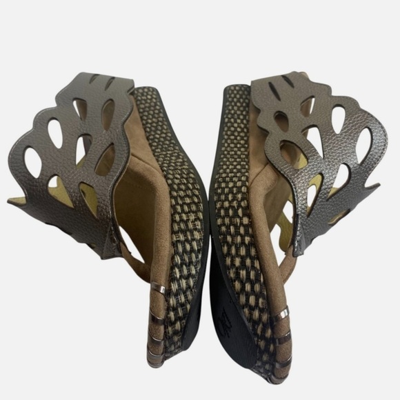 NWOB Modzori Troya 3 Reversible Wedge Thong Platform Sandals Butter/Pewter Sz 9 - Picture 7 of 8